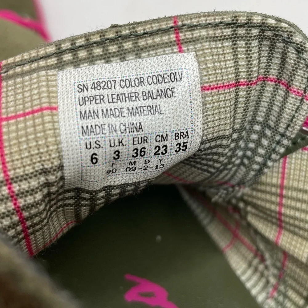Skechers Groove Lite-Chummy Olive Green Suede Ankle Booties Size 6